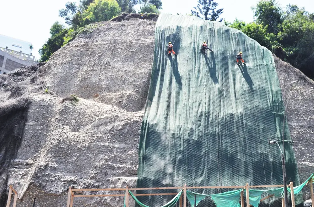 Estabilización de Taludes – Costa Verde, Lima, Perú